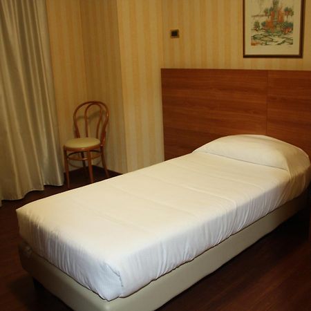 Hotel 2C Λενιάνο Εξωτερικό φωτογραφία