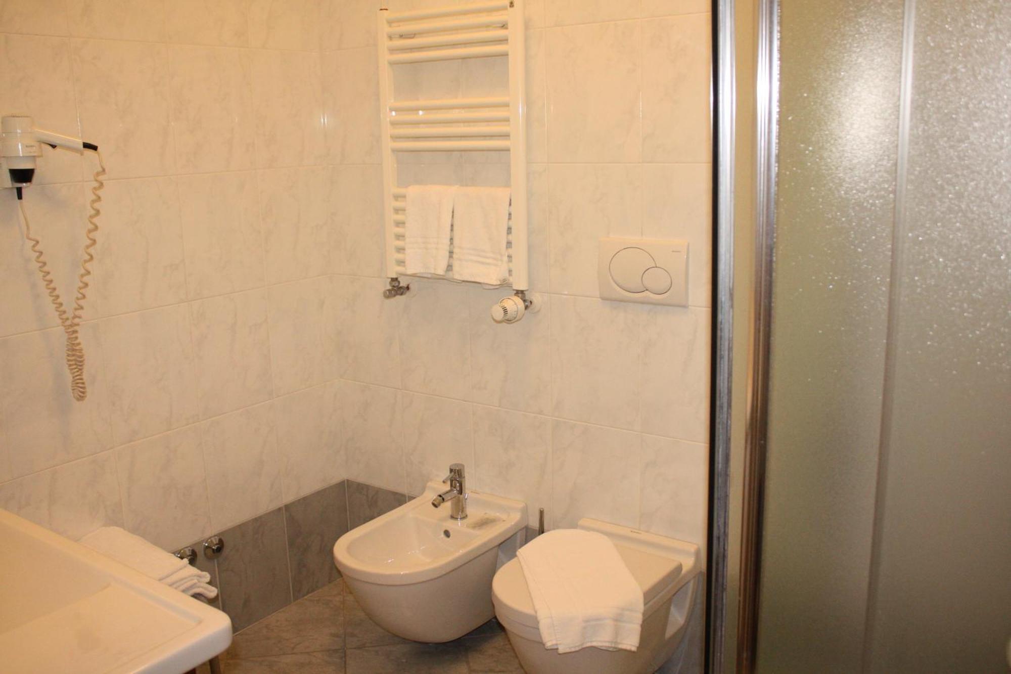 Hotel 2C Λενιάνο Εξωτερικό φωτογραφία