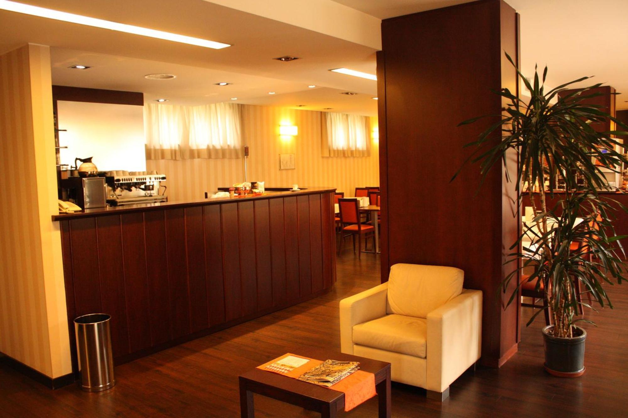 Hotel 2C Λενιάνο Εξωτερικό φωτογραφία