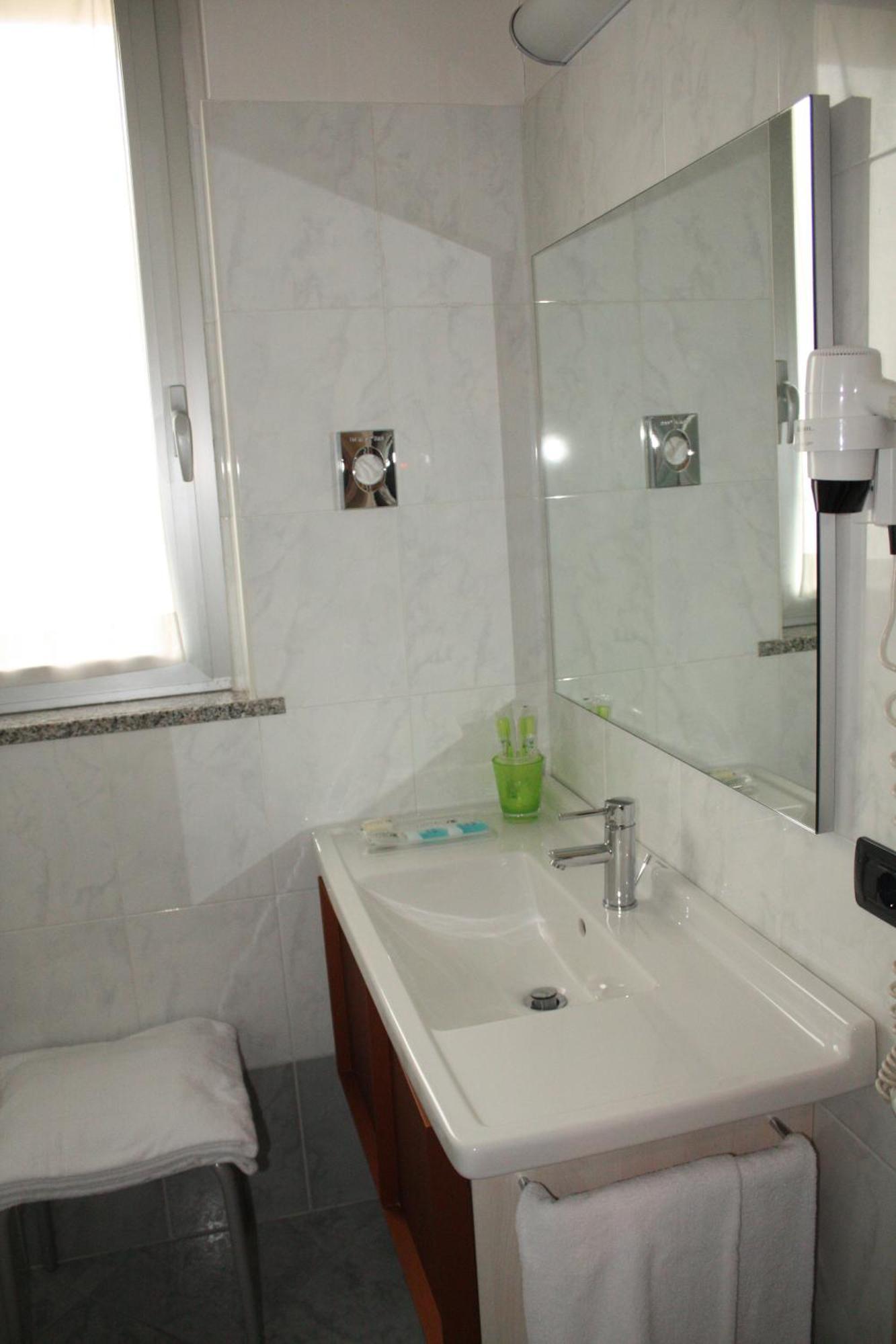 Hotel 2C Λενιάνο Εξωτερικό φωτογραφία