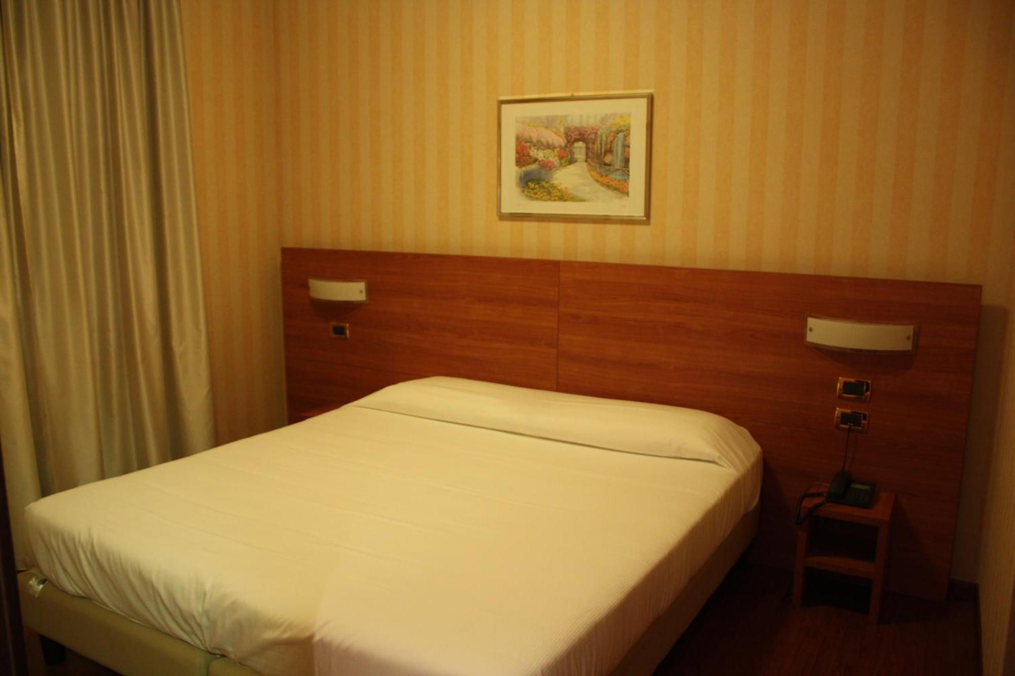 Hotel 2C Λενιάνο Εξωτερικό φωτογραφία