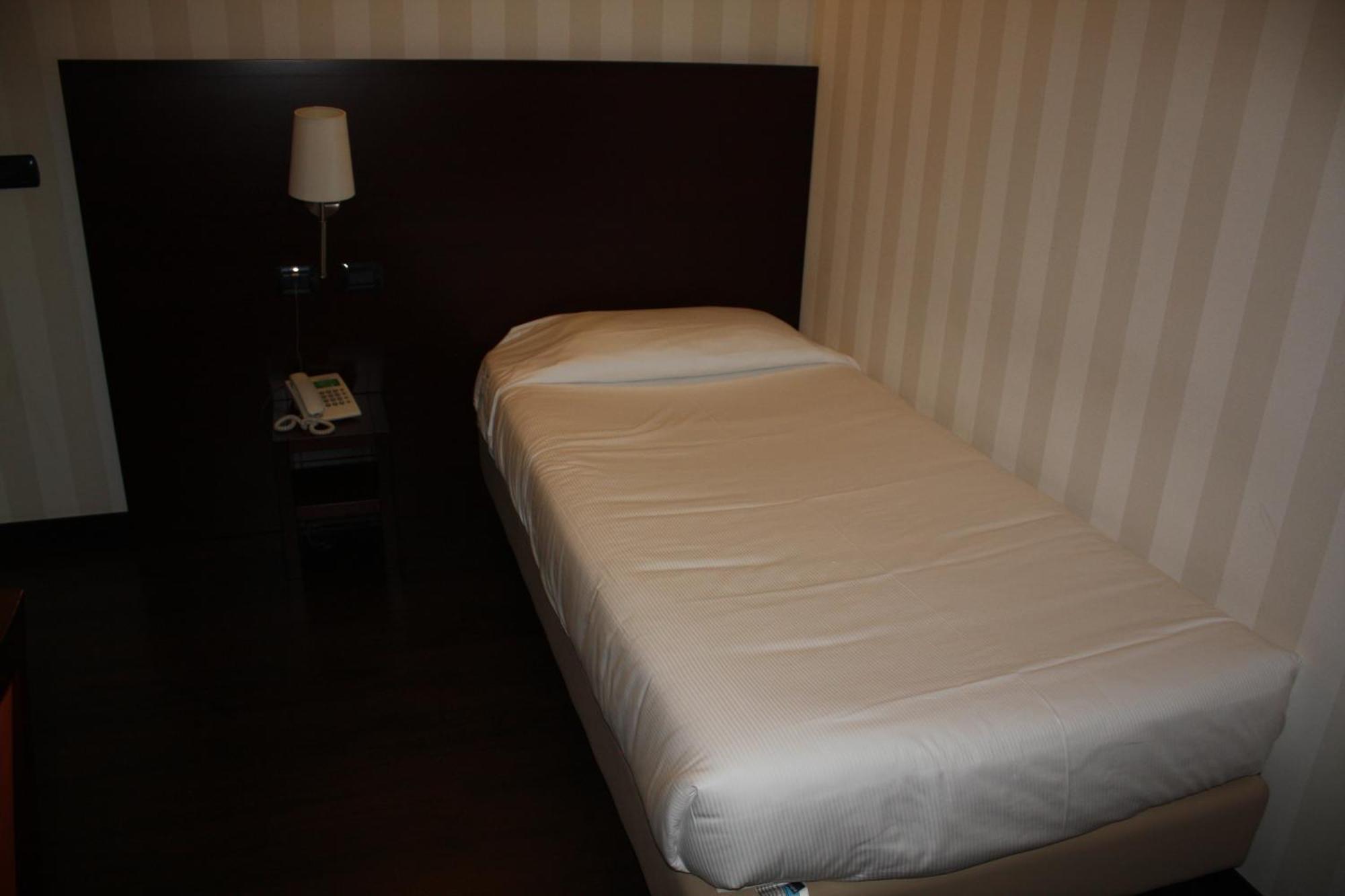 Hotel 2C Λενιάνο Εξωτερικό φωτογραφία