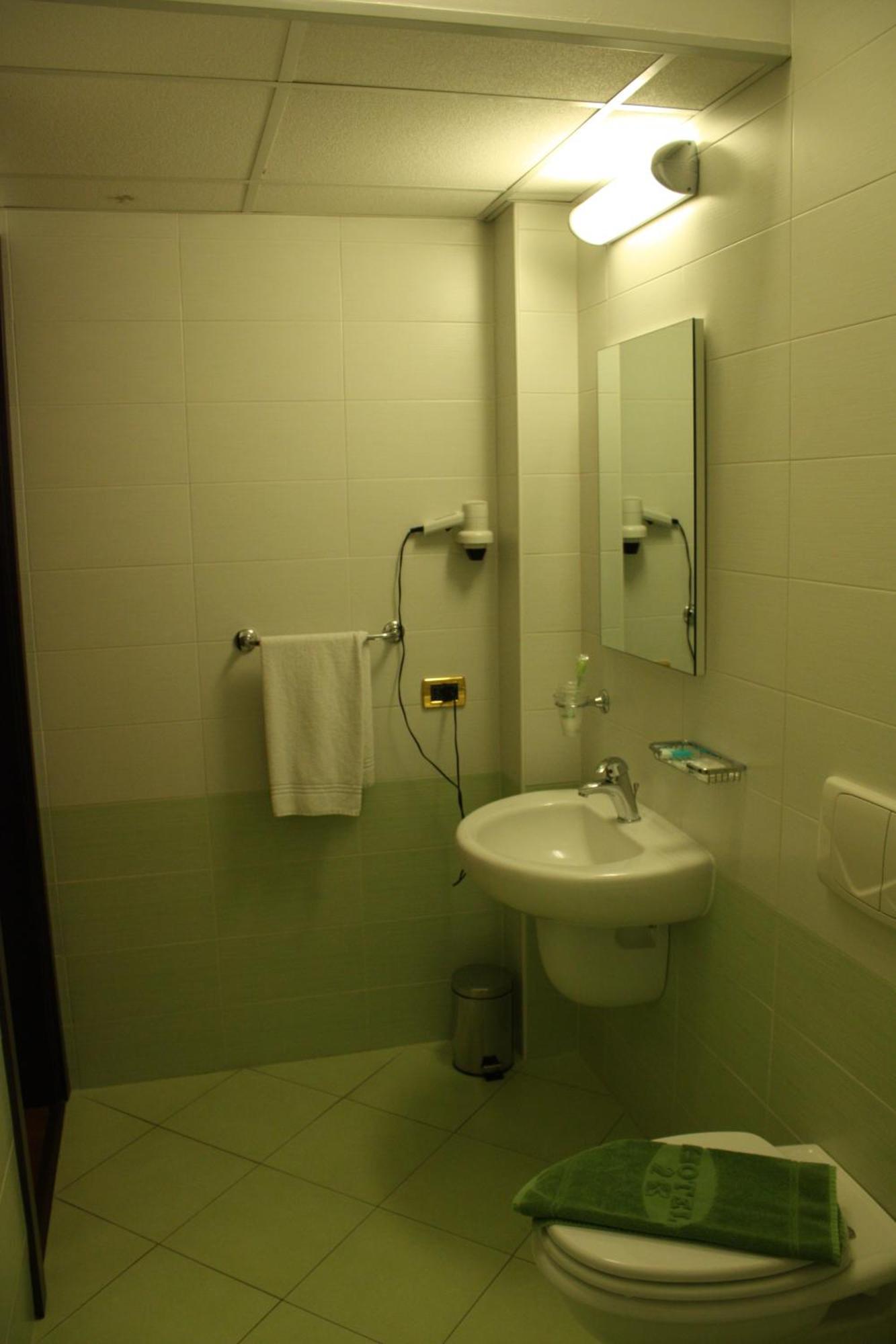 Hotel 2C Λενιάνο Εξωτερικό φωτογραφία
