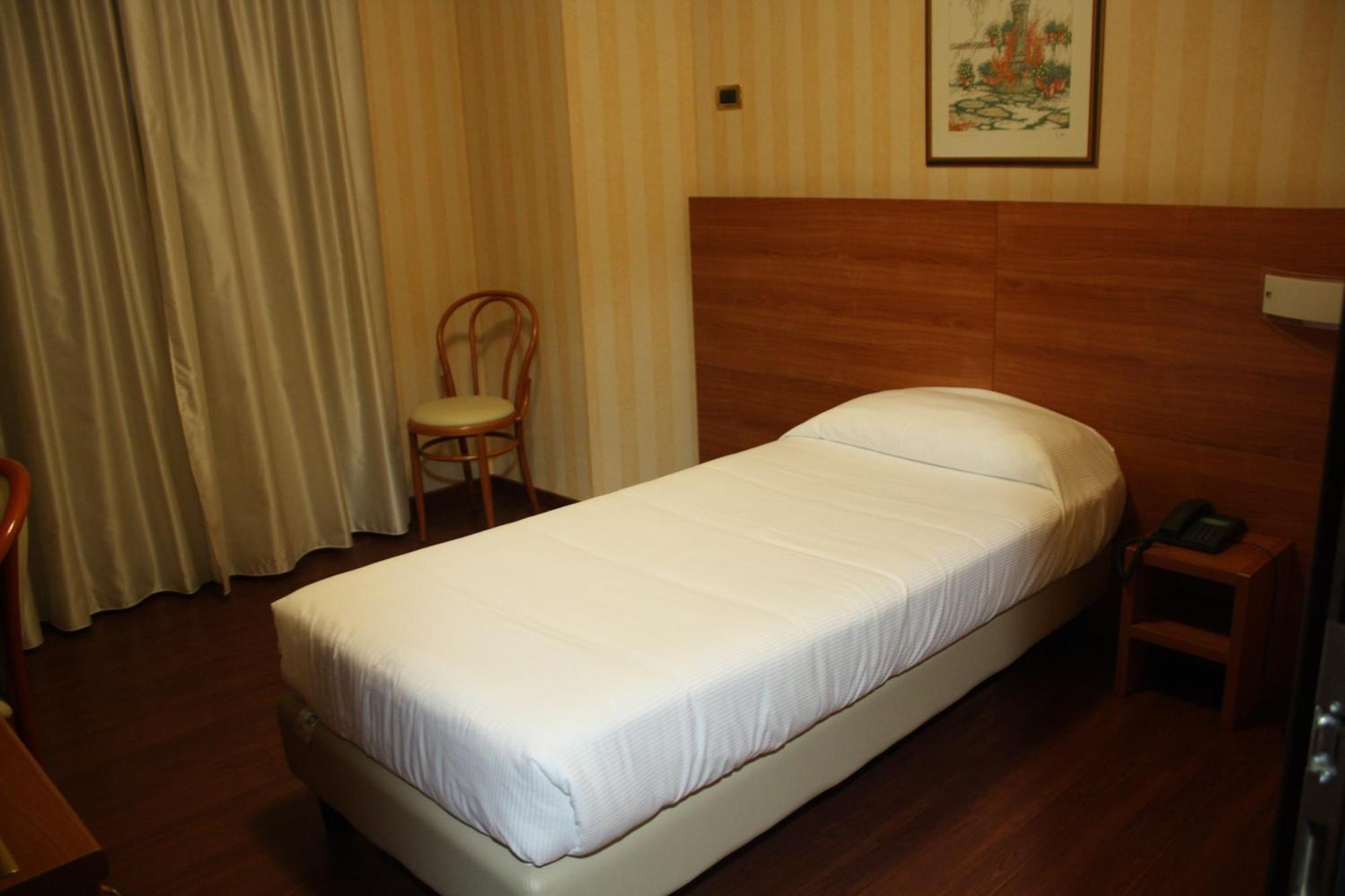 Hotel 2C Λενιάνο Εξωτερικό φωτογραφία