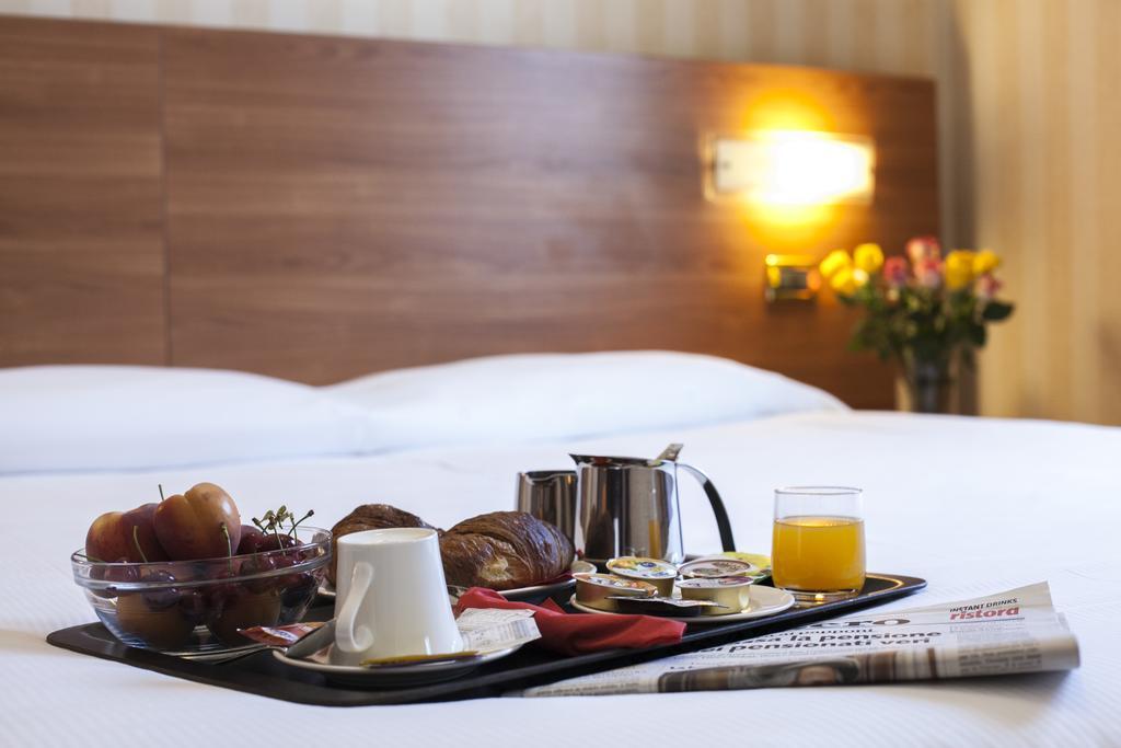 Hotel 2C Λενιάνο Εξωτερικό φωτογραφία