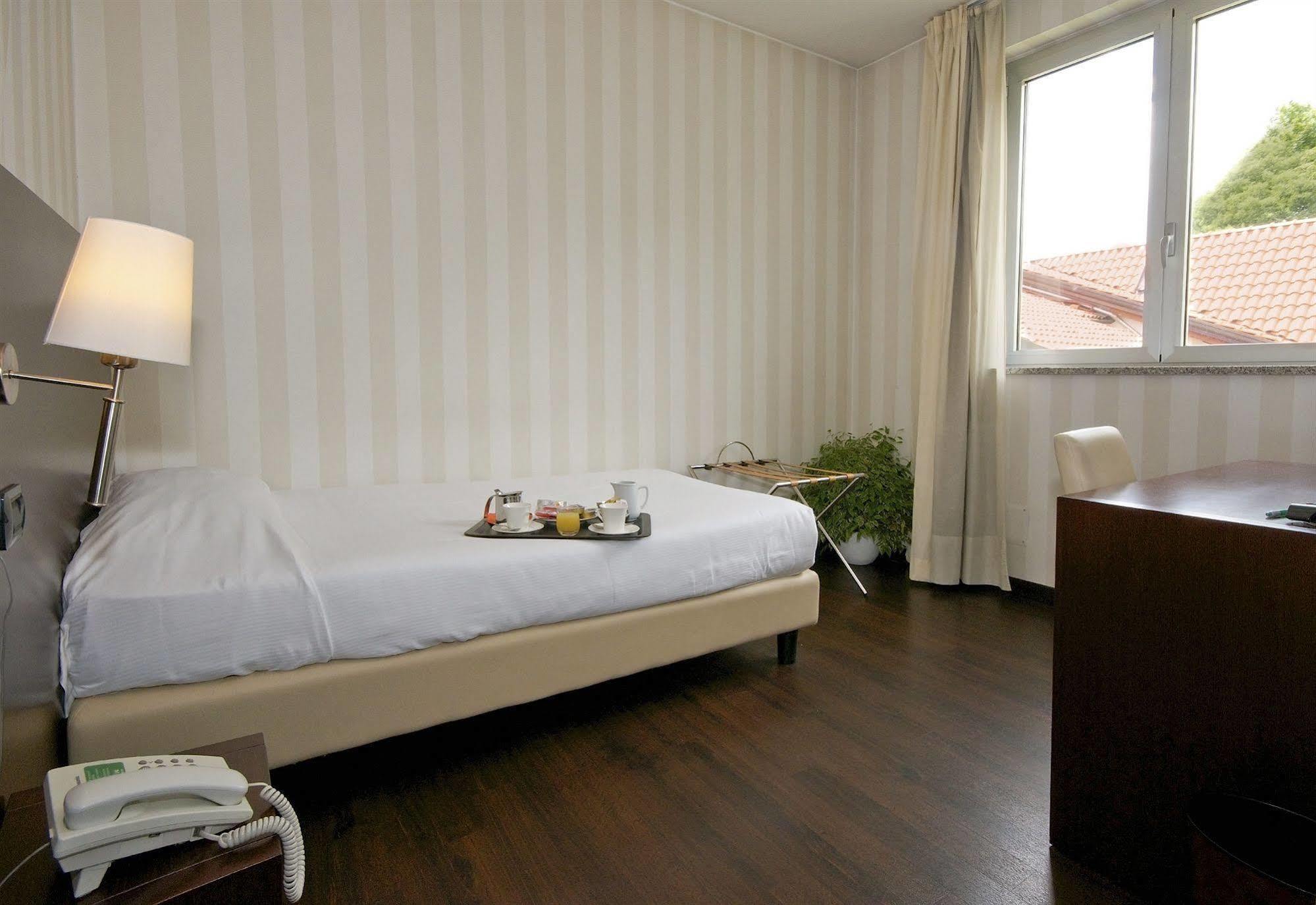 Hotel 2C Λενιάνο Εξωτερικό φωτογραφία