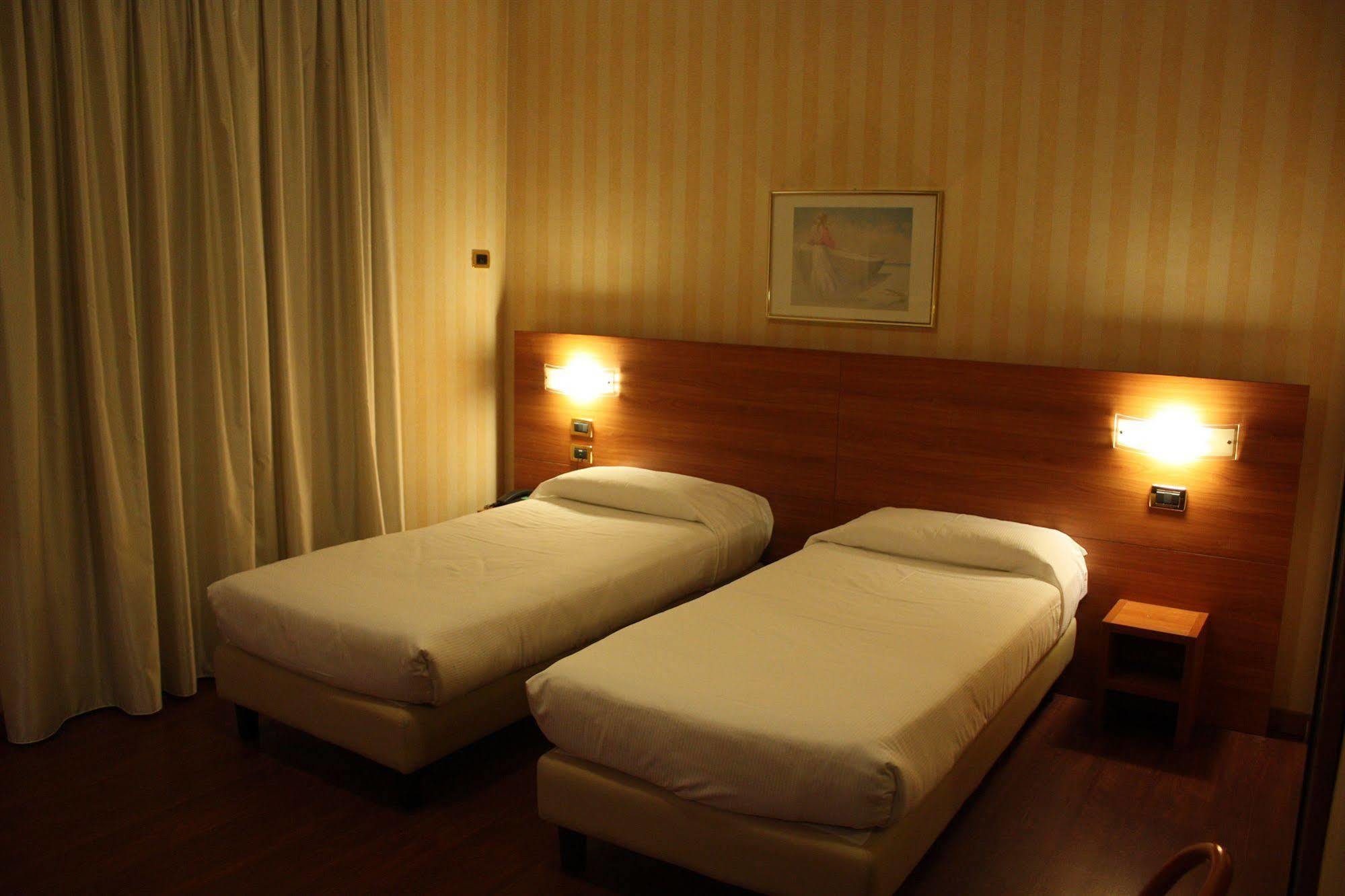 Hotel 2C Λενιάνο Εξωτερικό φωτογραφία