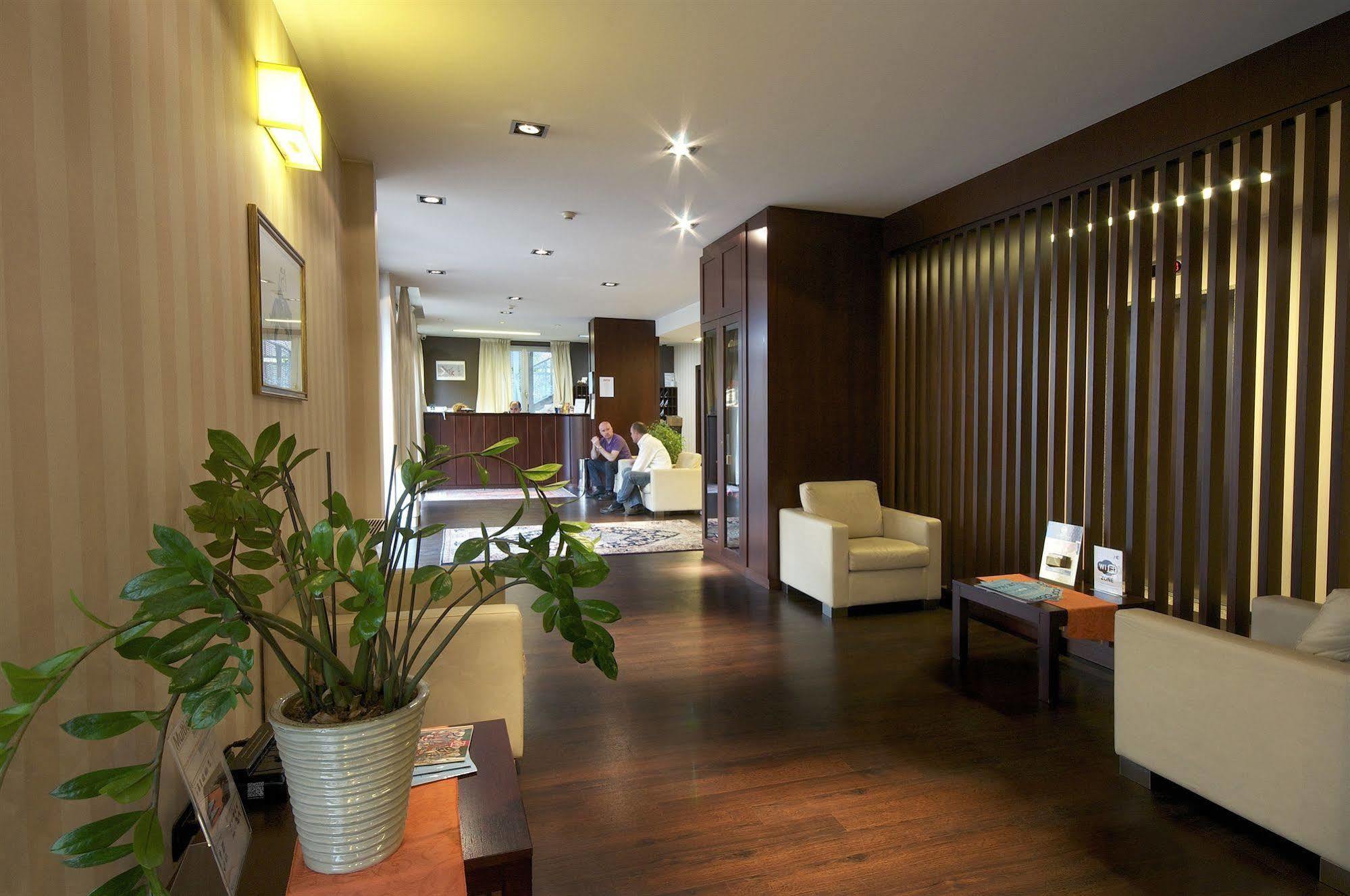 Hotel 2C Λενιάνο Εξωτερικό φωτογραφία