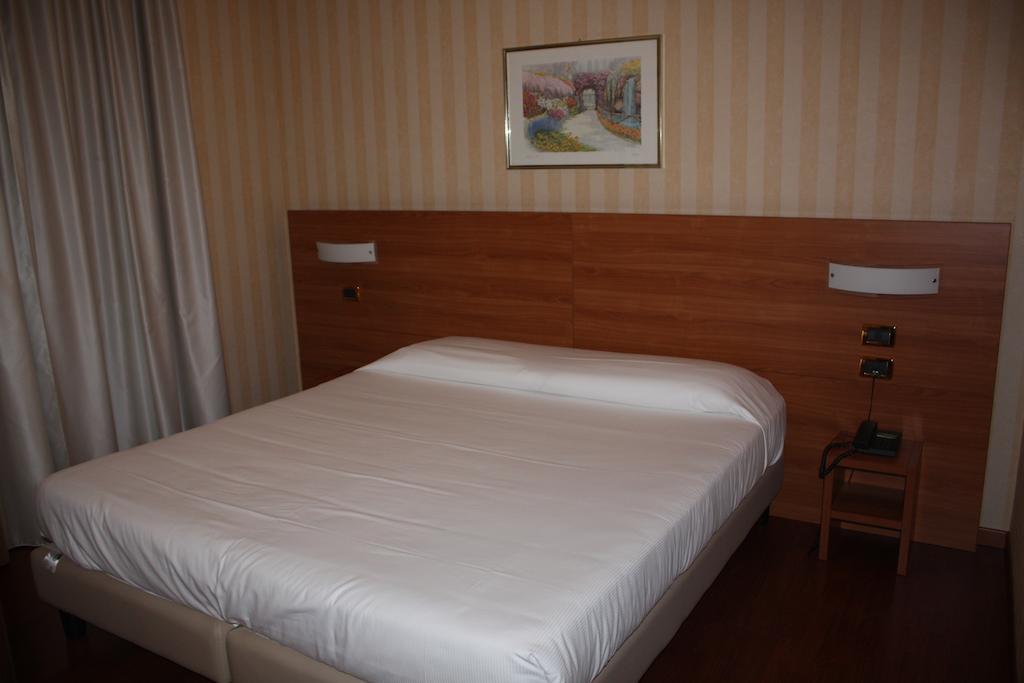 Hotel 2C Λενιάνο Εξωτερικό φωτογραφία