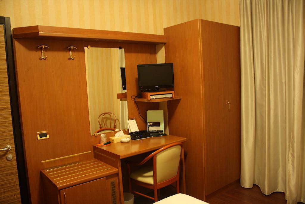 Hotel 2C Λενιάνο Εξωτερικό φωτογραφία