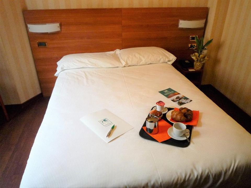 Hotel 2C Λενιάνο Εξωτερικό φωτογραφία